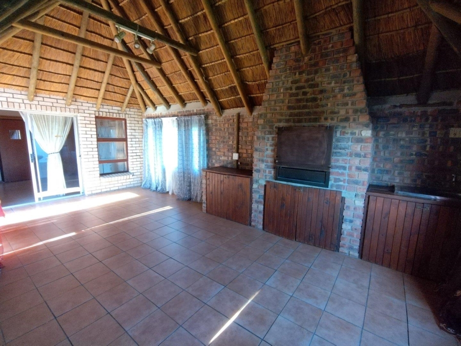 5 Bedroom Property for Sale in Wavecrest Eastern Cape